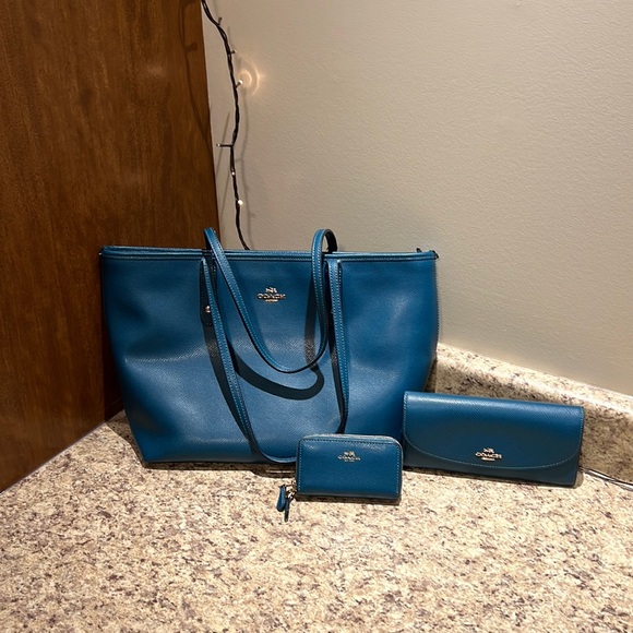 Coach Handbags - Good condition set of coach
